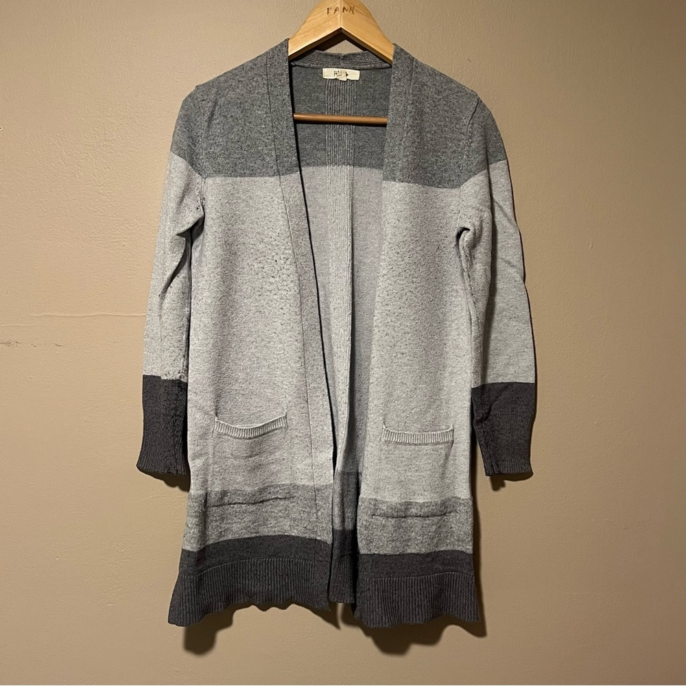 Elegant Two-Tone Gray Cardigan